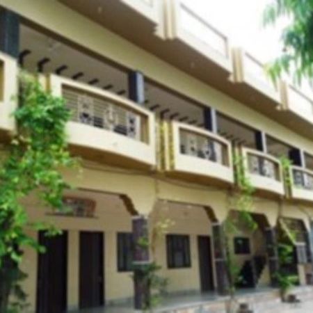Kedar Dham Hotell Mathura Exteriör bild